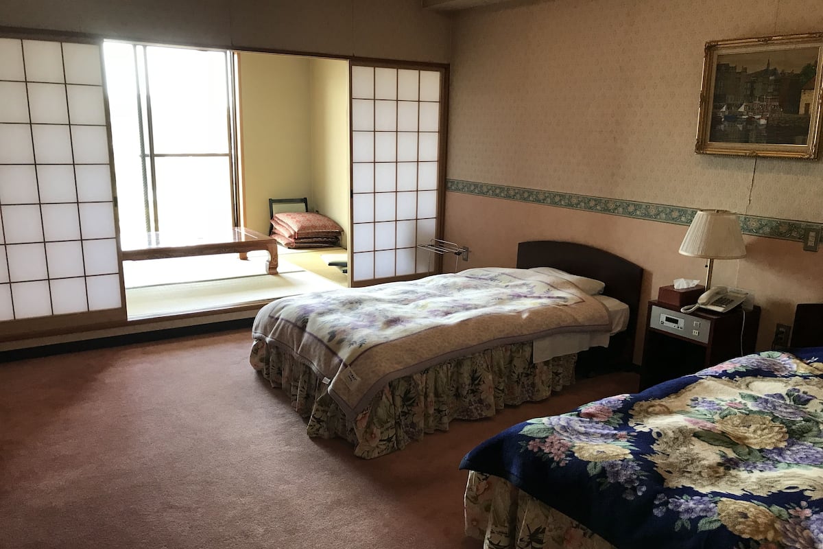 In-room safe, free WiFi, bed sheets