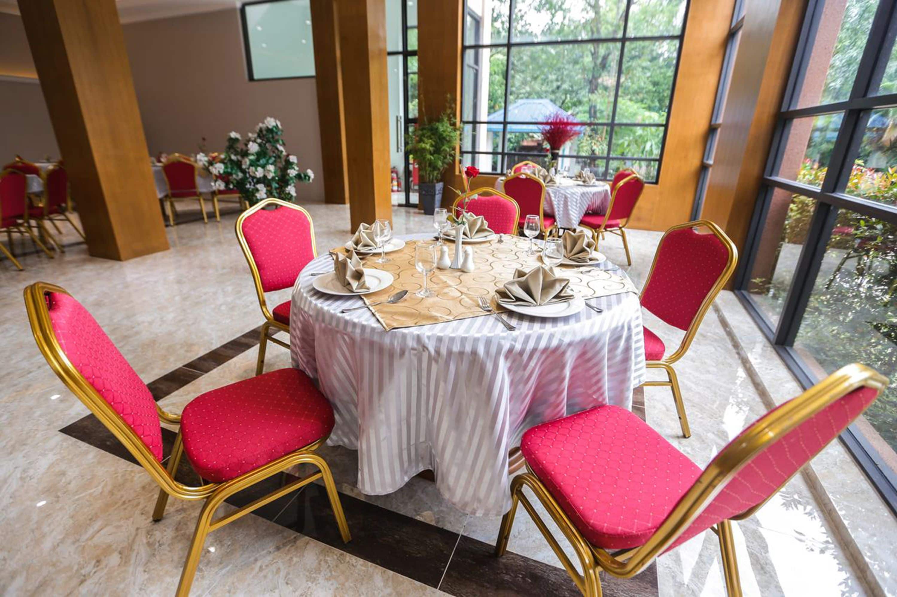 breakfast, lunch and dinner served