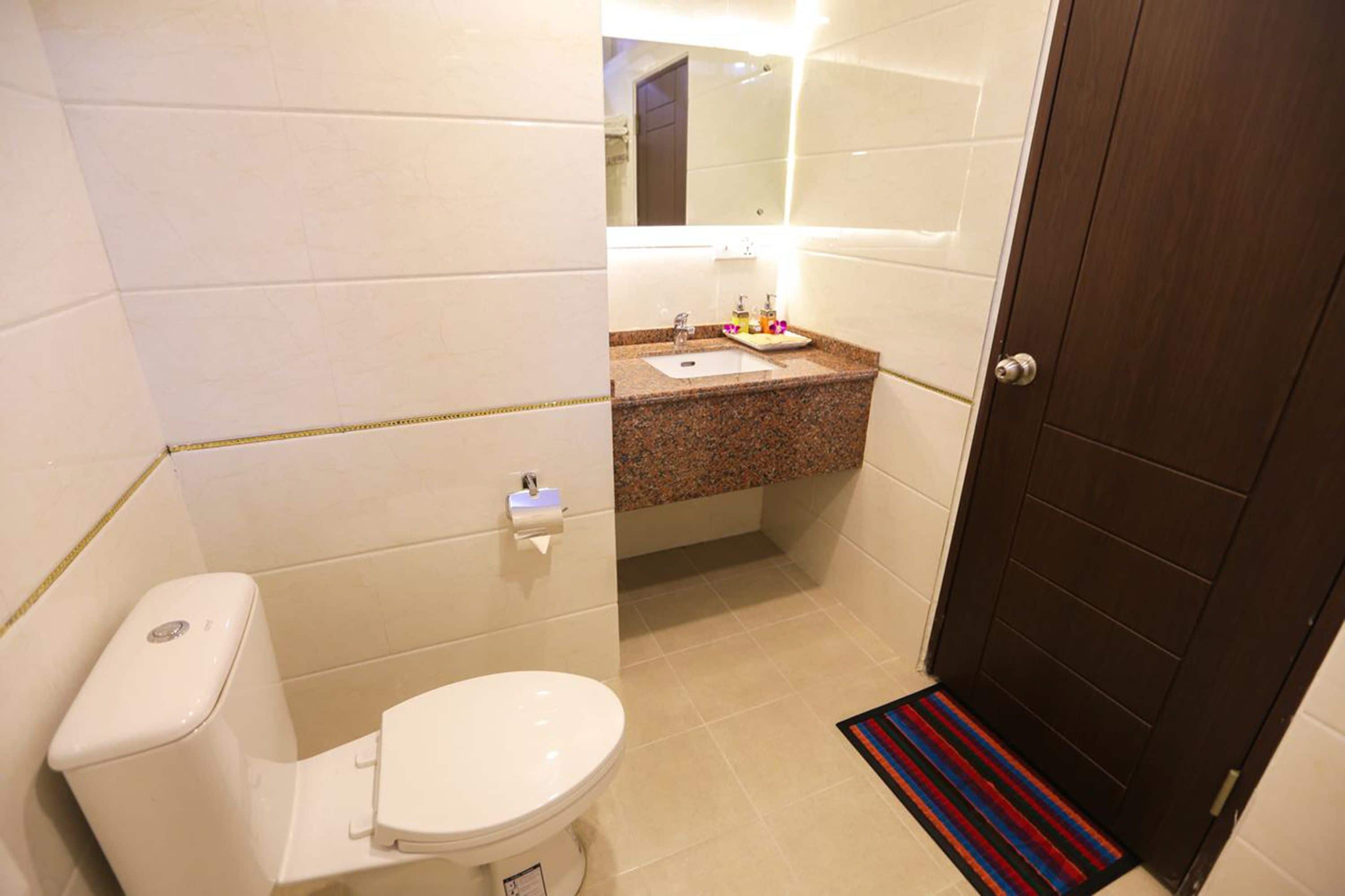 shower, free toiletries, hair dryer, slippers