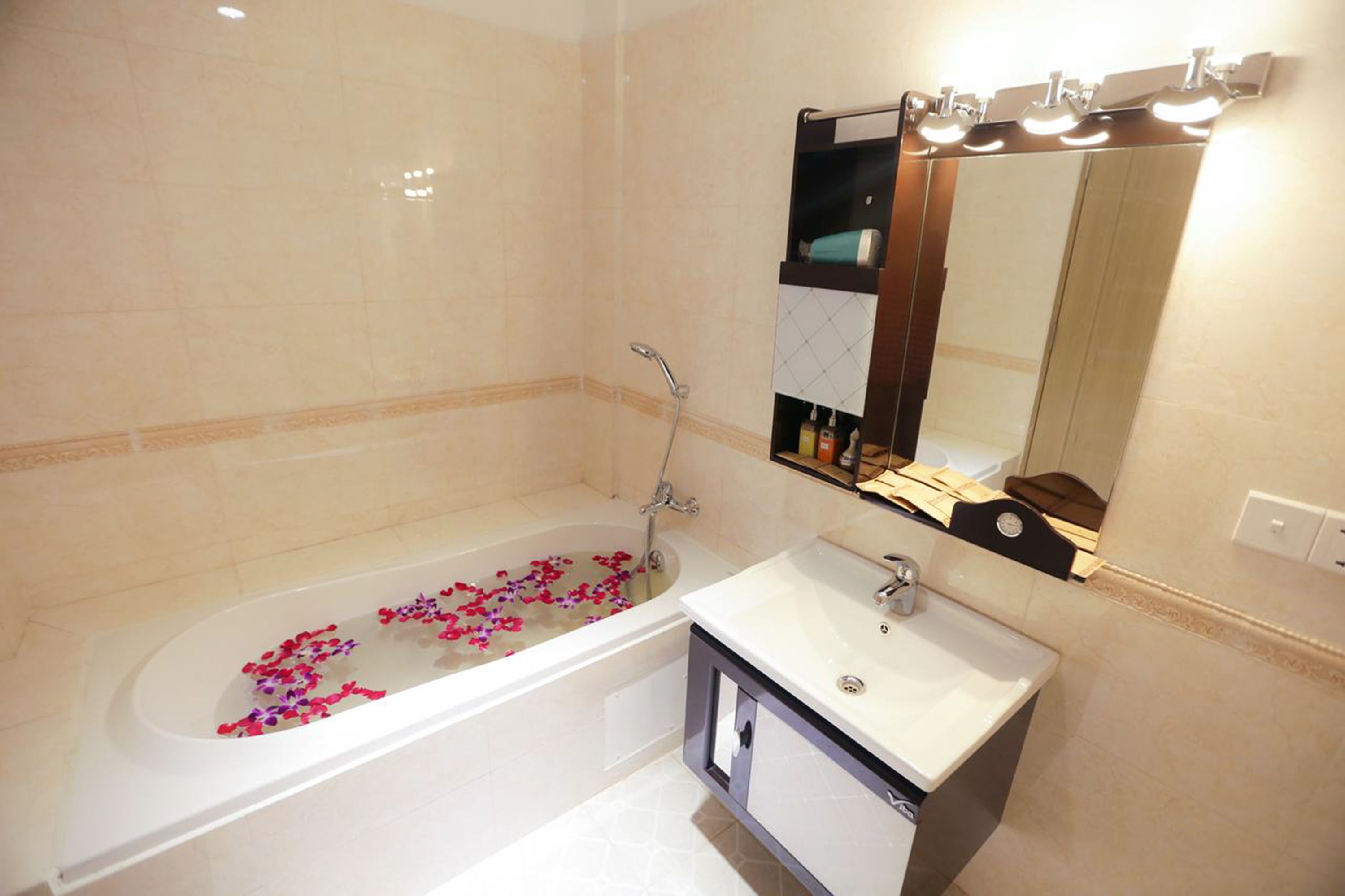 shower, free toiletries, hair dryer, slippers