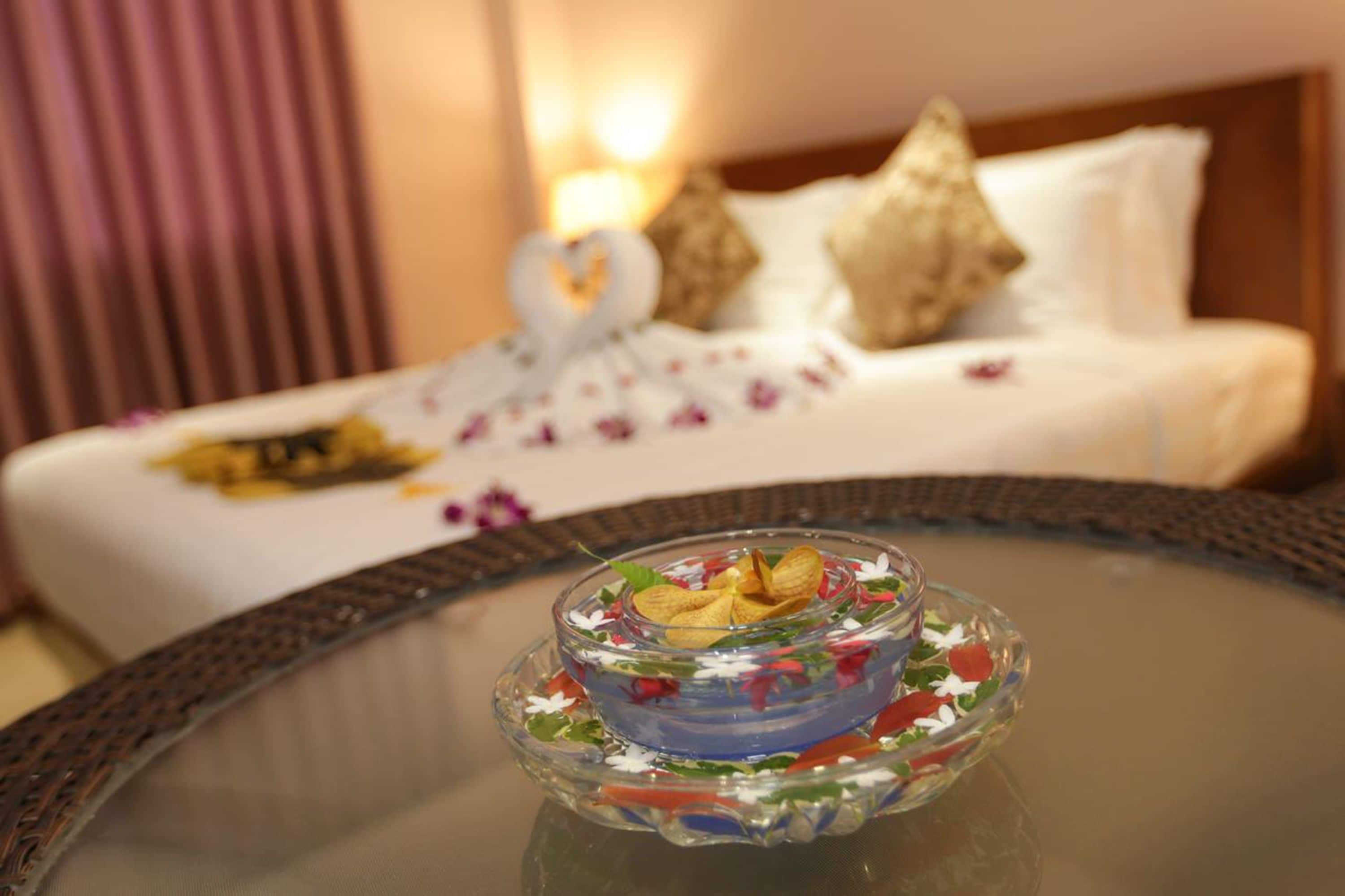 deluxe double or twin room | minibar, desk, rollaway beds, free wifi