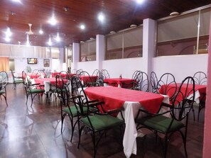 Breakfast, lunch and dinner served