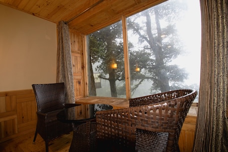1 bedroom, rollaway beds. Agyaat Vaas
