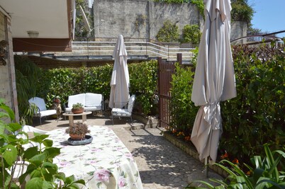 Casa La Marina, just 100 meters from the Vendicio beach and the city center