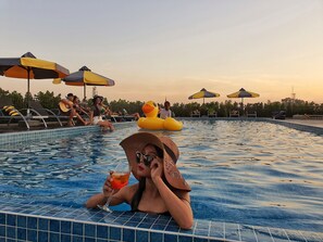 Outdoor pool, open 7:30 AM to 10:00 PM, pool umbrellas, pool loungers - The Twizt Lifestyle Hostel & Hotel (Siem Reap)