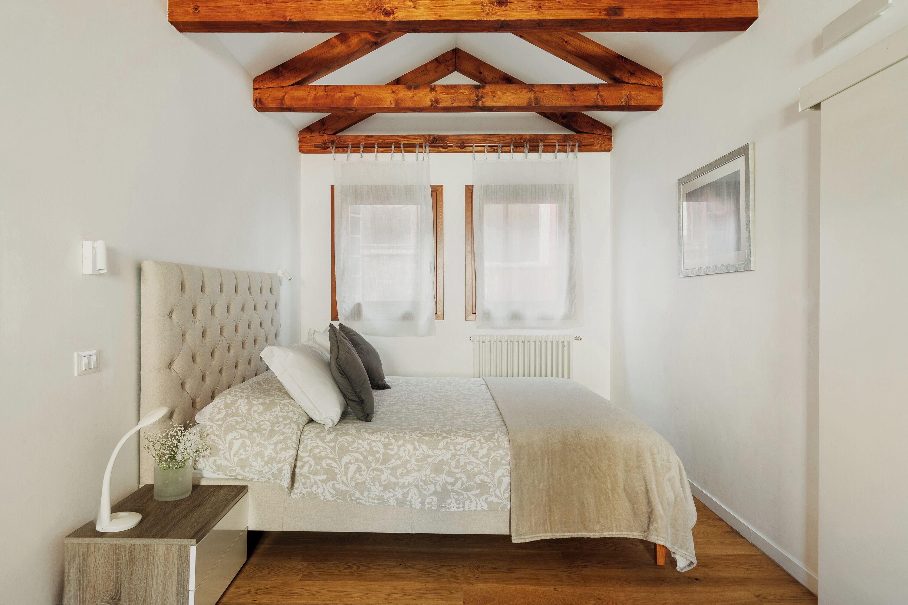 Romantische Studiosuite, 1 Queen-Bett und Schlafsofa | Hochwertige Bettwaren, Daunenbettdecken, Pillowtop-Betten, Zimmersafe