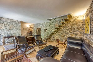Interior - Beautiful stone holiday house MENTA I (Bajcici)