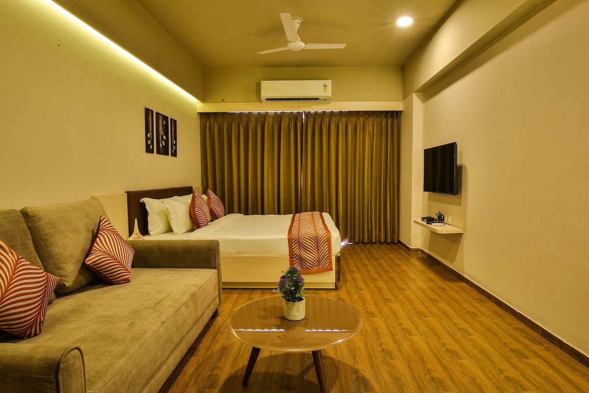 The Weekend Address in Surat: Reviews, Deals, and Hotel Rooms on Hotels.com