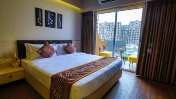 Deluxe Room | Premium bedding, blackout drapes, iron/ironing board, bed sheets