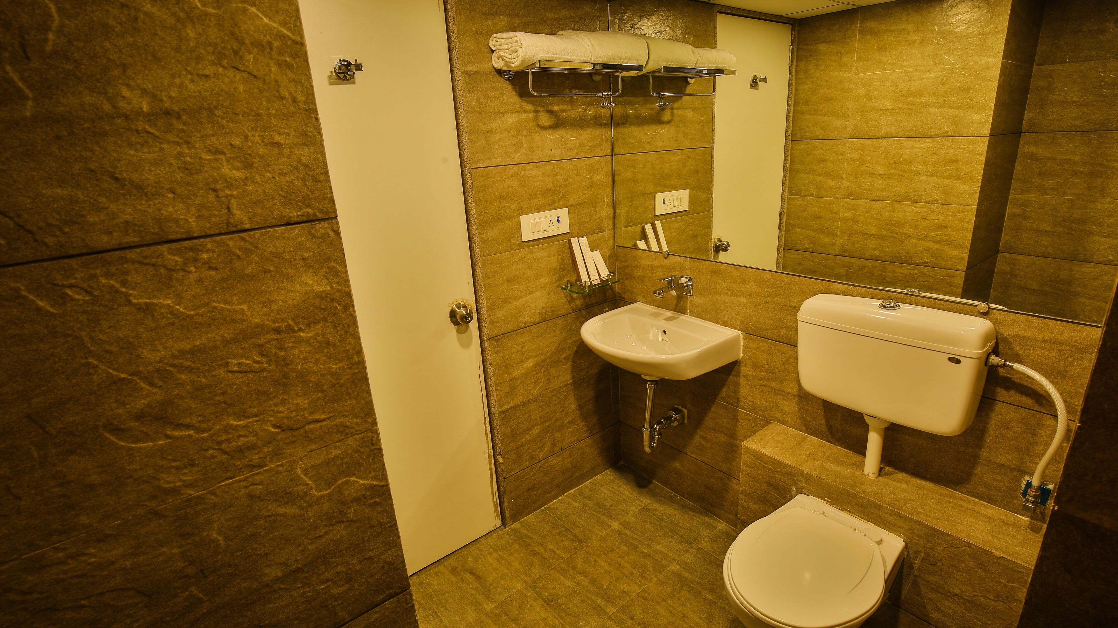 deluxe room | bathroom | shower, free toiletries, slippers, towels