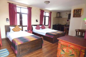 Apartamento família | Escrivaninha, camas extras/dobráveis (sobretaxa), Wi-Fi de cortesia