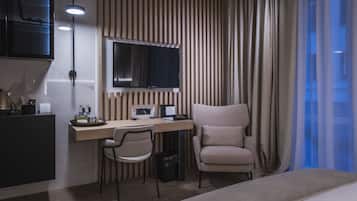 Minibar, caja de seguridad en la habitación y decoración personalizada