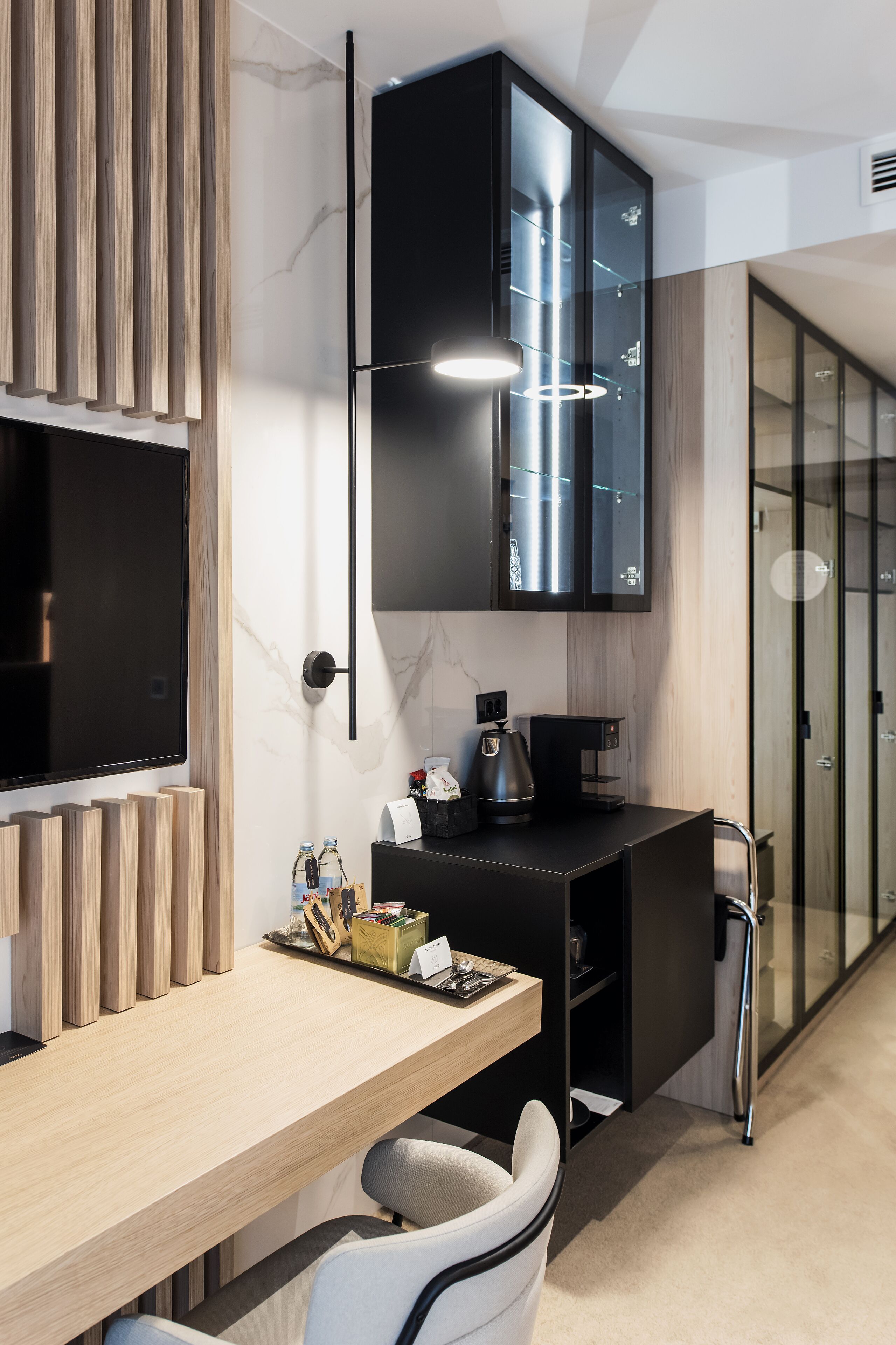 Deluxe-Zimmer, 1 Queen-Bett | Minibar, Zimmersafe, individuell dekoriert, individuell eingerichtet