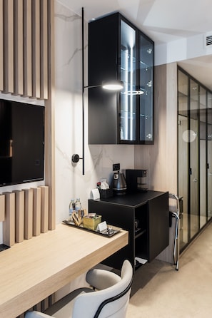 Deluxe Room, 1 Queen Bed | Minibar, in-room safe, individually decorated, individually furnished