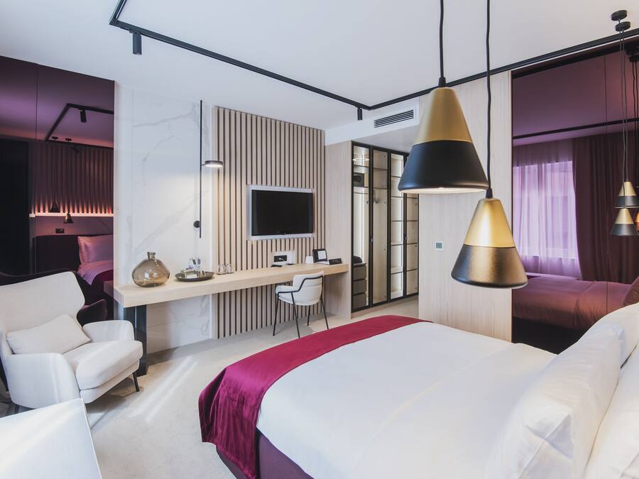 Rom – superior, 1 queensize-seng | Minibar, safe på rommet, individuelt dekorert og individuelt innredet