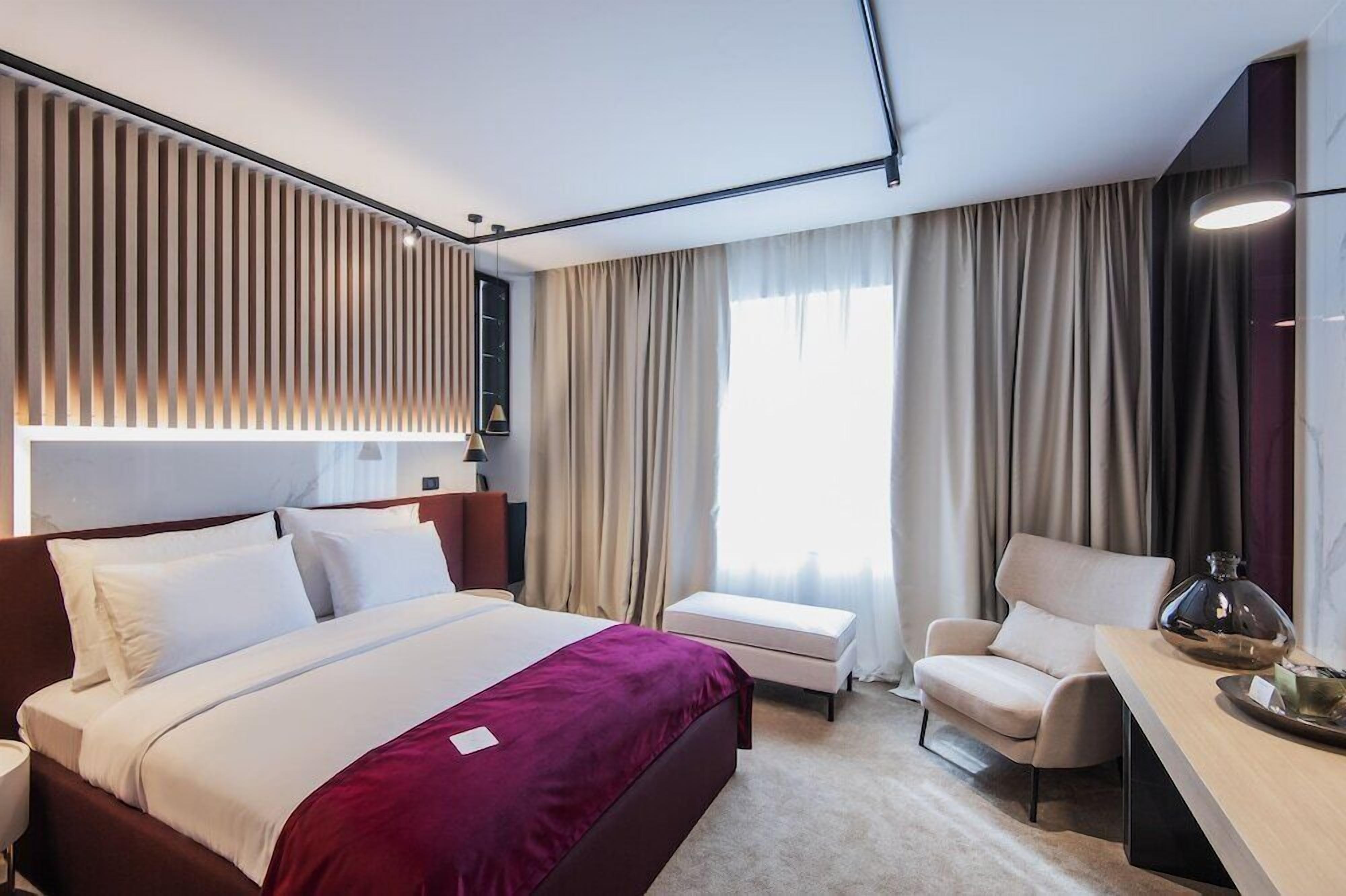 Minibar, in-room safe, individually decorated, individually furnished
