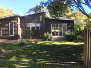Exterior - Scandinavian inspired - Linen, Secure Yard, Pets (Inverloch)