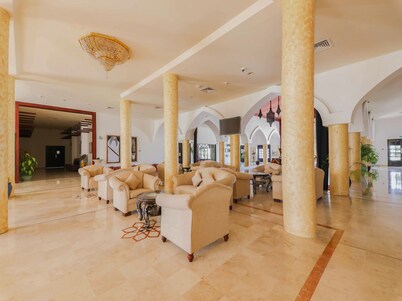 CAPITAL O133 Al Sawadi Beach Resort & Spa