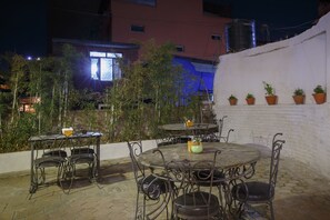 Tempat makan outdoor