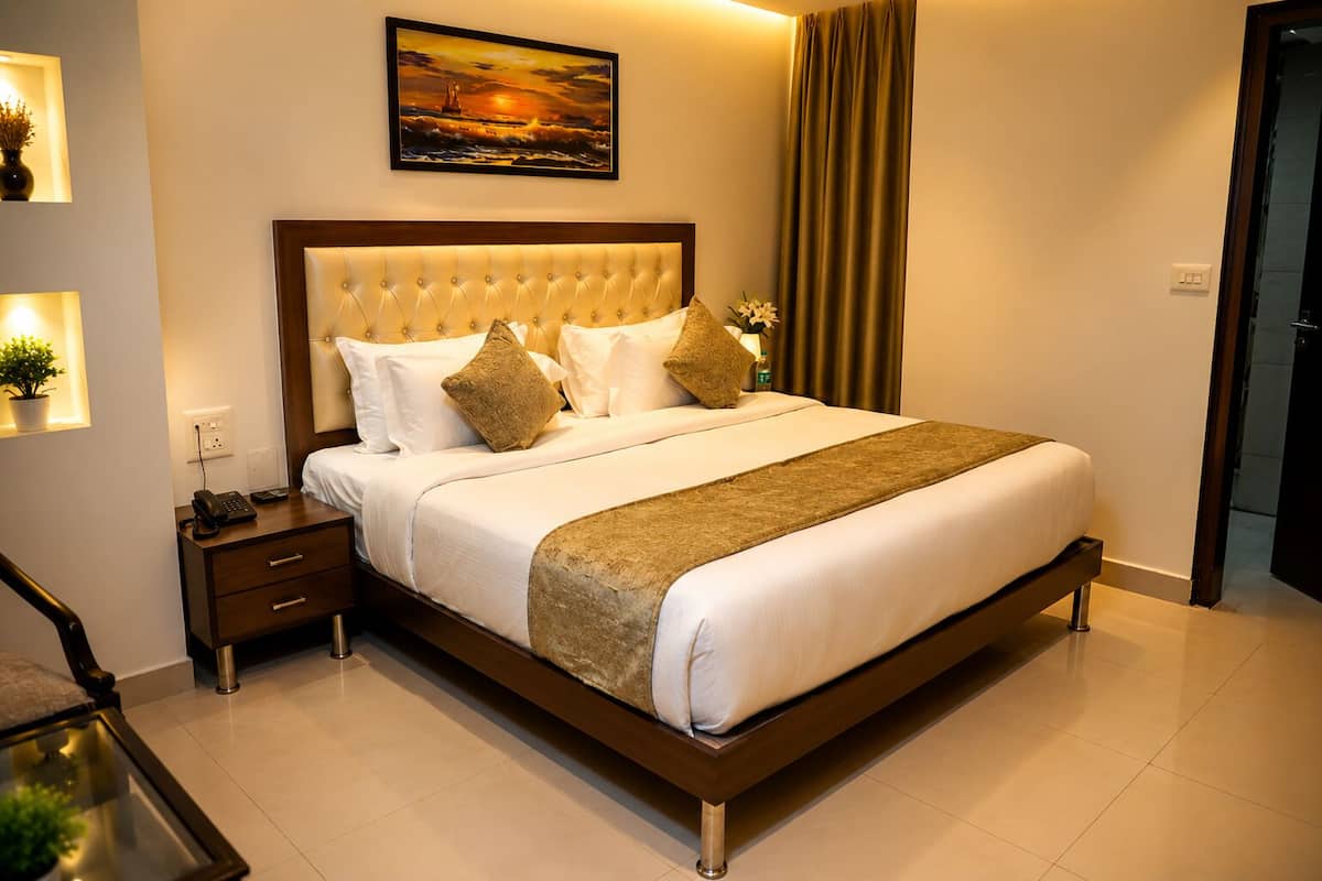 Club Room | Rollaway beds, free WiFi