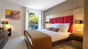 Standard Room | Cofres nos quartos, escrivaninha, cortinas blackout