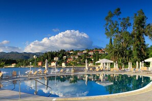 Outdoor pool, sun loungers