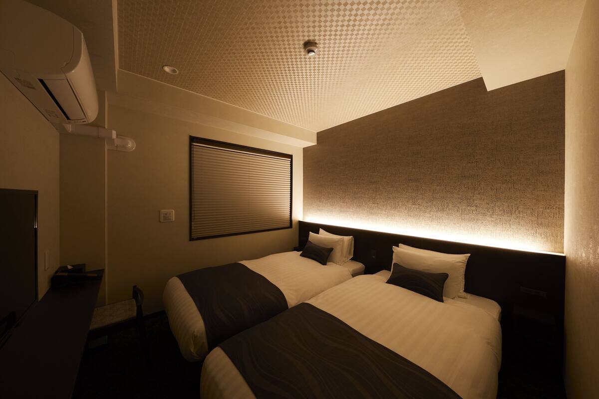 In-room safe, desk, soundproofing, WiFi (free)