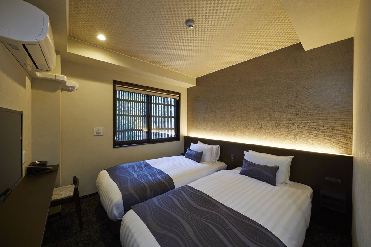 In-room safe, desk, soundproofing, WiFi (free)
