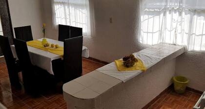 Preciosa casa sola en Valle de Chalco + Salón