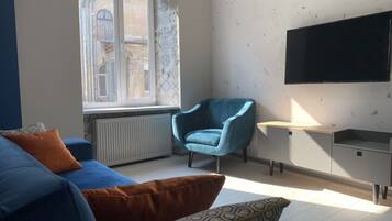 Design Apartment, 1 King Bed with Sofa bed | Iron/ironing board, free WiFi, bed sheets