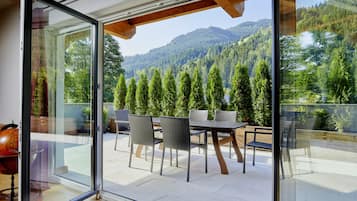 Deluxe-Apartment, 3 Schlafzimmer, Terrasse (incl. 198 EUR cleaning fee) | Terrace/patio