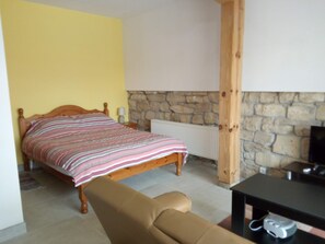 1 bedroom, iron/ironing board, Internet, bed sheets