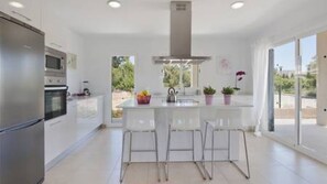 Mikrowelle, Ofen, Herdplatte, Geschirrspüler