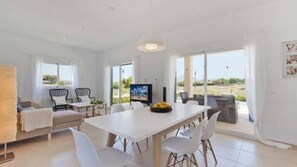 DVD-Player, Bücher, Videothek