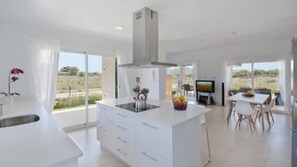 Mikrowelle, Ofen, Herdplatte, Geschirrspüler