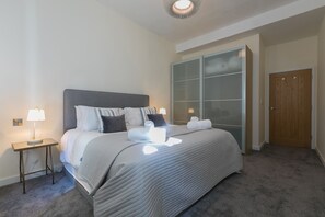 1 chambre, fer et planche à repasser, Wi-Fi, literie fournie