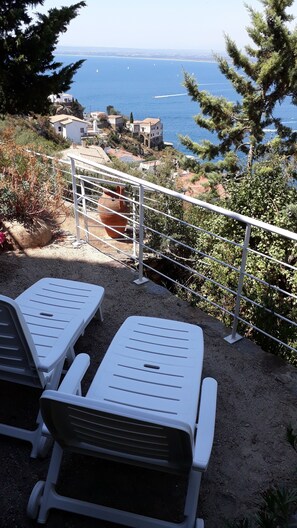 Property grounds - Appt in villa panoramic sea view 180 °, clim., Swimming pool (Roses)