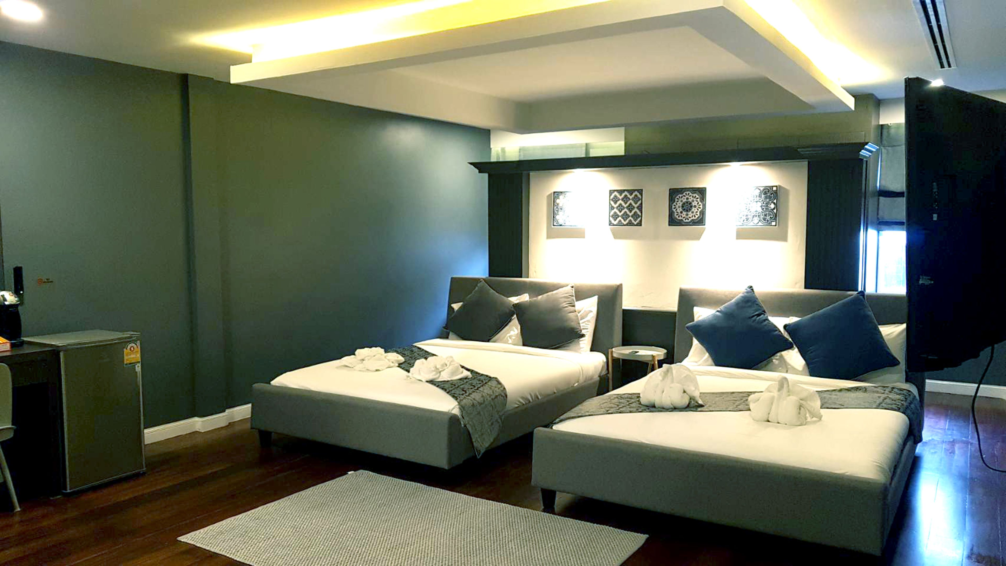 family room | premium bedding, down duvets, pillow-top beds, in-room safe