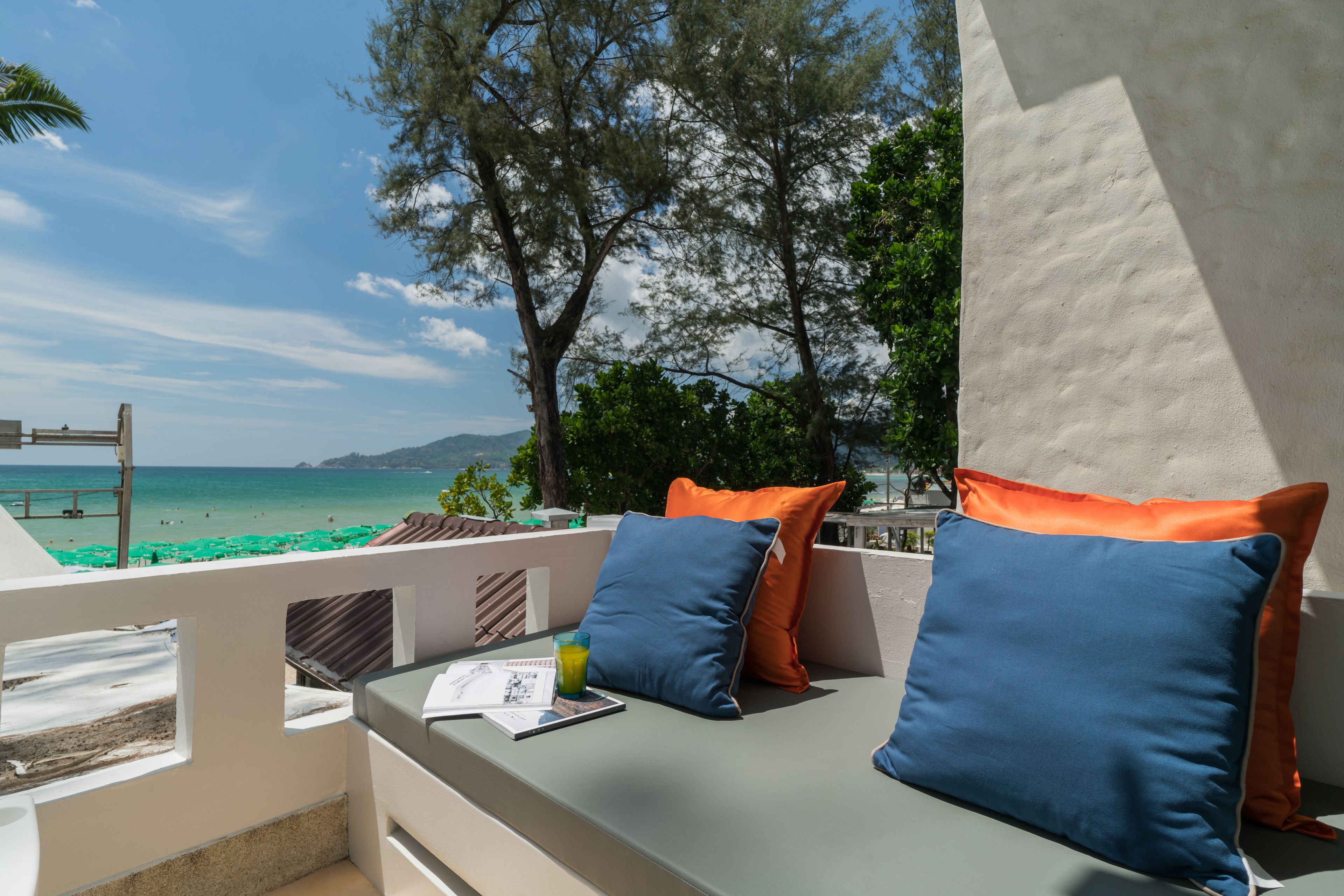deluxe room with ocean view | balcony