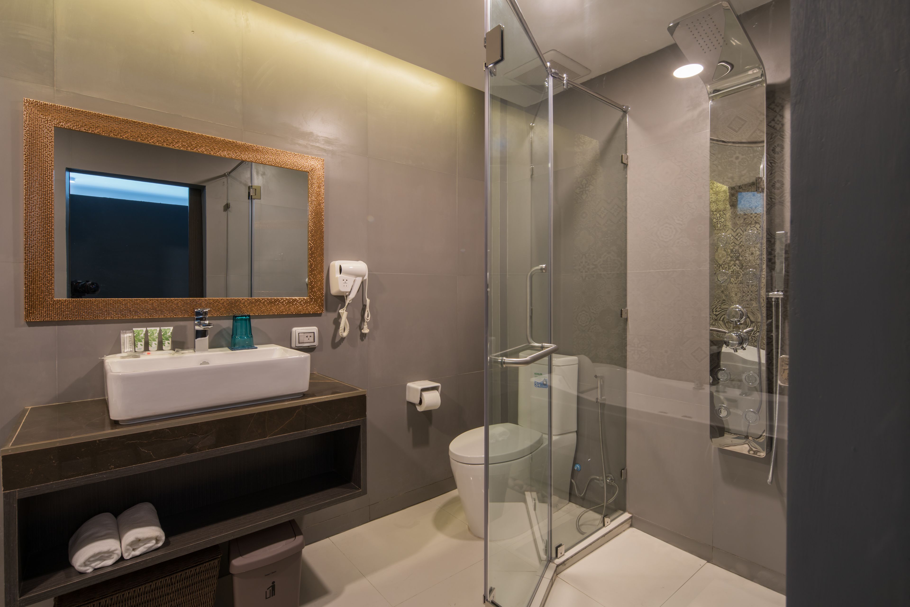 deluxe room with ocean view | bathroom | separate bathtub and shower, jetted bath, hydromassage showerhead