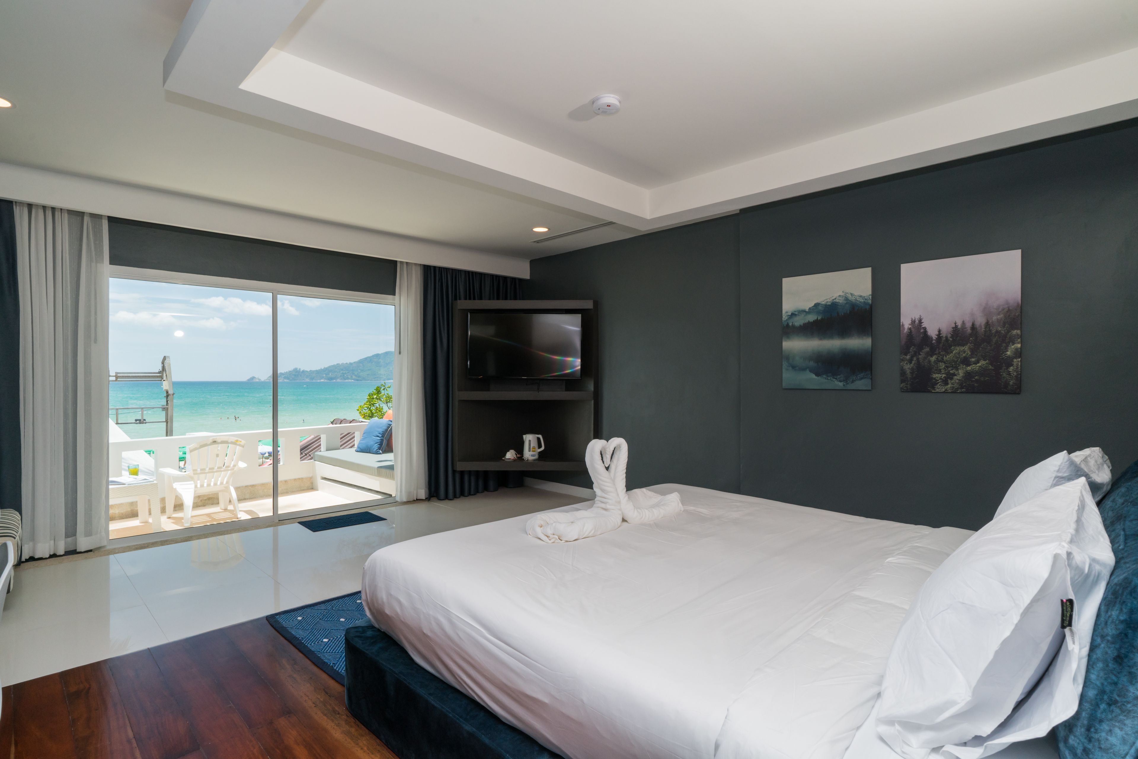 deluxe room with ocean view | premium bedding, down duvets, pillow-top beds, in-room safe