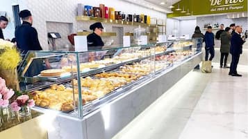 包含每日外带式早餐