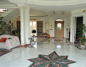 Interior - Elegant, well connected with private pool. With views over Tivoli Villa Adriana (Villa Adriana di Tivoli (RM))