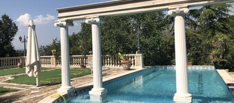 Elegant, well connected with private pool. With views over Tivoli Villa Adriana