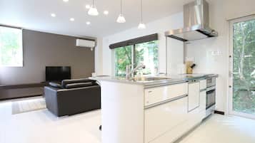 Chalet Comfort, 2 kamar tidur | Dapur pribadi | Lemari es, microwave, oven, dan kompor