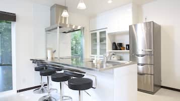 Chalet Comfort, 2 kamar tidur | Dapur pribadi | Lemari es, microwave, oven, dan kompor