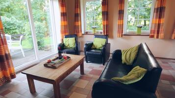 TV, fireplace, stereo