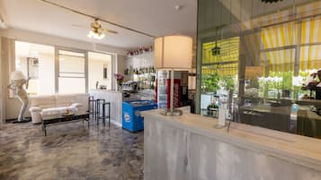 Quầy tiếp tân