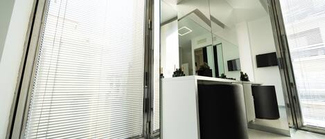 Chambre Standard Double ou avec lits jumeaux, vue ville | Équipements de la chambre