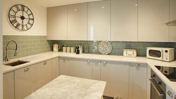 Luxury-Apartment, Mehrere Betten | Eigene Küche | Kühlschrank, Mikrowelle, Ofen, Herdplatte